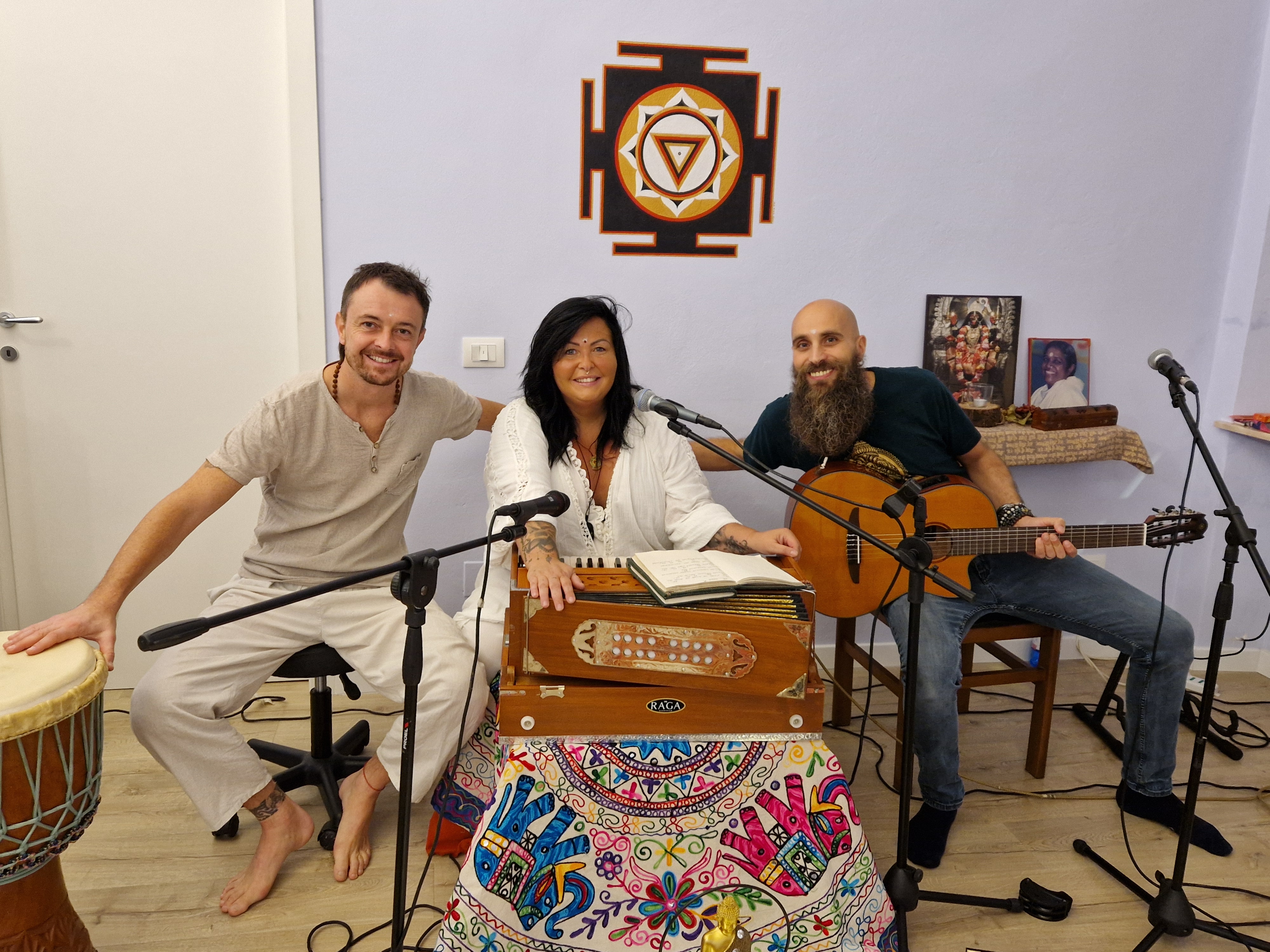 Venerdì 24/04/26 ore 20:45. Kirtan live coi Nirvana Mantra