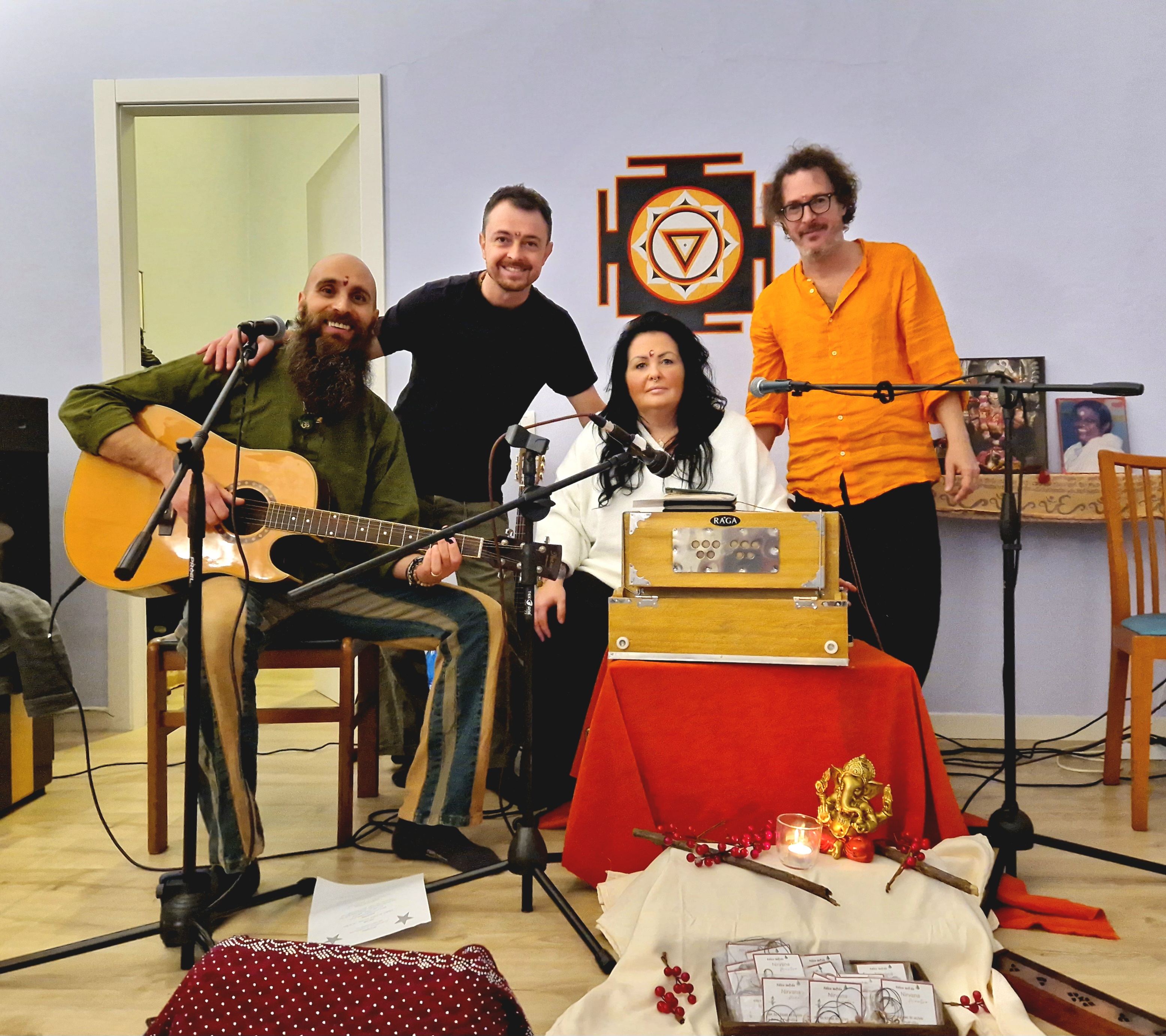 Sabato 21/12 Kirtan di Natale -live coi Nirvana Mantra-